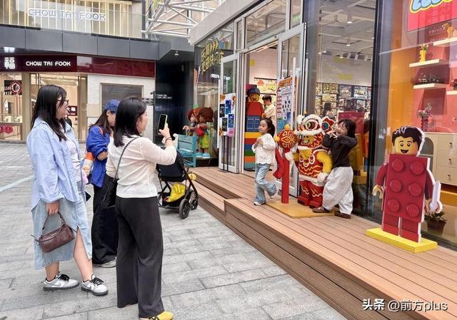 漫步商圈 感受都市松弛感