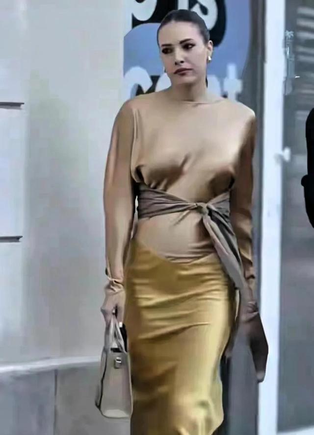 哇塞！瑞士女神身材真的很高大 颜值担当 身材迷人 这状态能打多少分