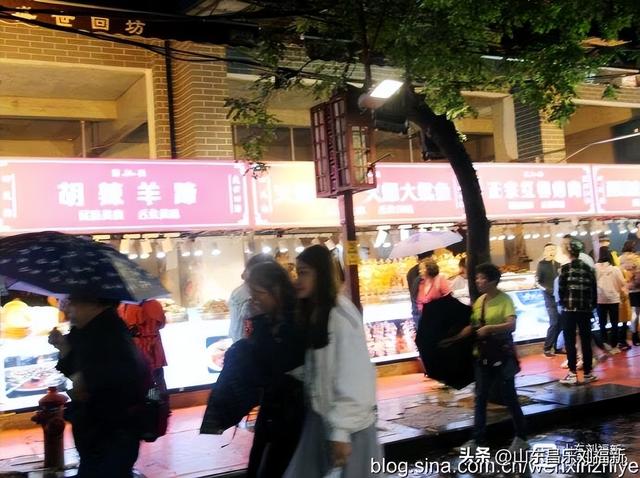 秋雨中的“西安回民街”街市（“陕西之旅”之六）