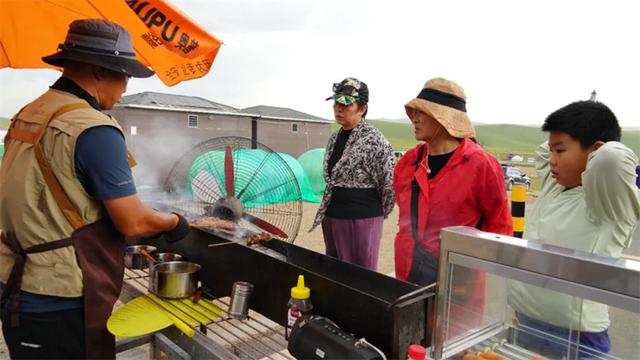草原“99号公路”串起草原景和民族情