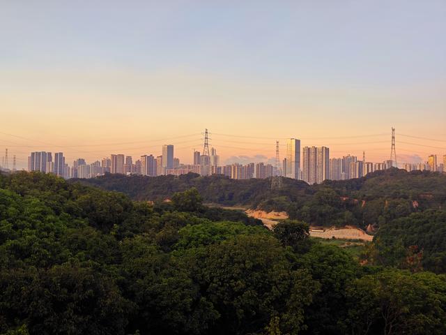 西丽湖国际科教城绿道，看霞飞满天，如梦似幻！长岭陂地铁C口