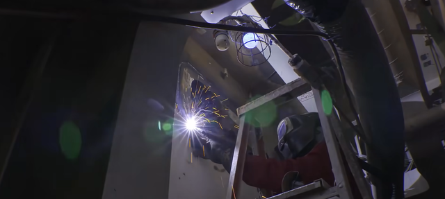 想施压反出丑！美军53年“老爷爷航母”撑场，新航母拖后腿难救场