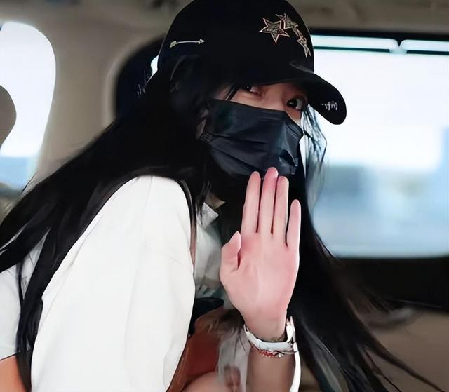 事业没了、婚也离了，49岁赵薇近况曝光	，原来被封杀只是冰山一角