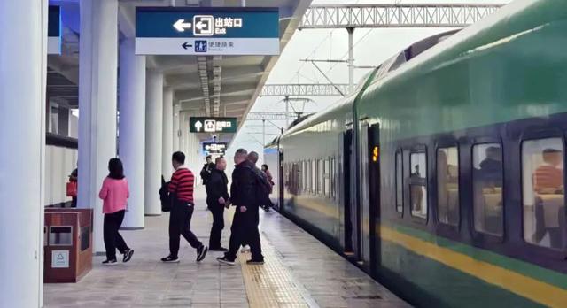 坐高铁到这里赏红叶，享景区优惠！