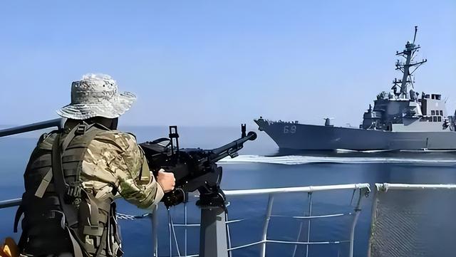 特朗普演都不演了！美军第2次突袭超级油轮，硬抢中国180万桶原油