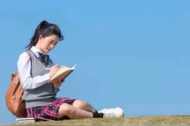 我这么爱他，他为什么害我！16岁女生与男友发生性行为后痛哭不已图片