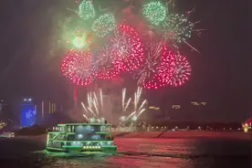 武汉文旅集团11艘豪华游船闪耀长江文化艺术季开幕式图片
