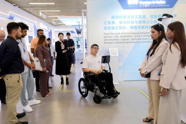 东盟国家辅助技术服务管理研修班到北京市残疾人服务示范中心参访交流