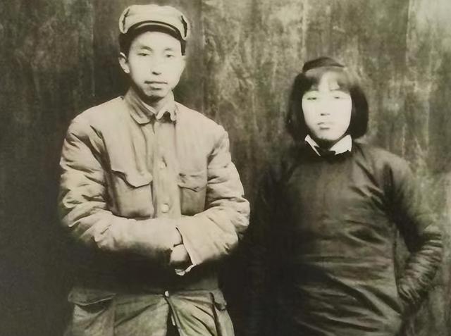 15岁入党	，18岁和主席结婚，如今仍健在，却几乎不露面
