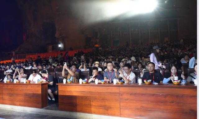 仙侠NPC溶洞迎宾，夷水丽川歌舞醉人！60余位文旅大咖踩线腾龙洞
