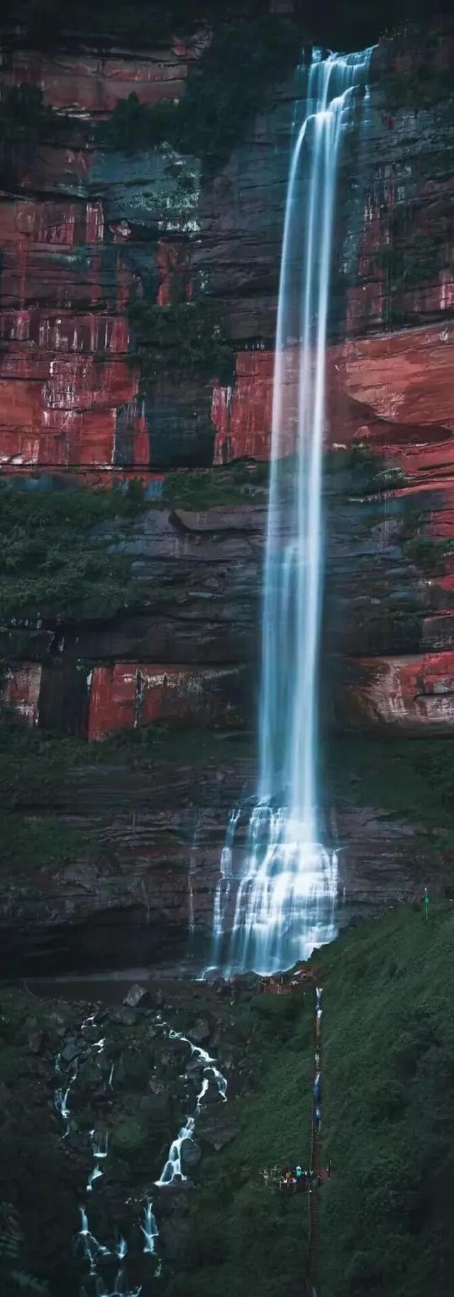 悦·遵义丨赤水上榜《中国国家地理》杂志“中国最美瀑布”挑战者榜单！