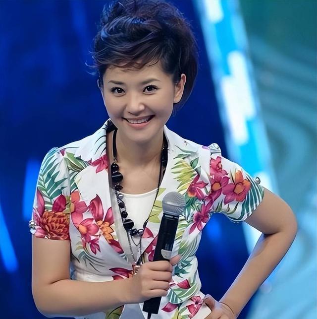 主持人方琼：与大8岁领导闪婚，婚后分居多年，如今儿子成了骄傲