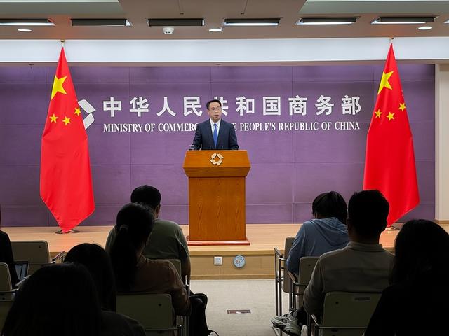 特朗普刚“造完牌”，就遭意外反制！中方兵分两路，直中美国命门