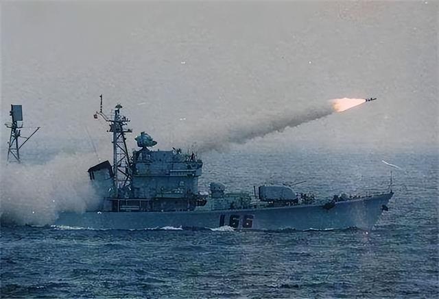 高市拒绝认错，6国为日本撑腰，中方措辞变了，我军穿过大隅海峡