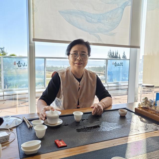 鬓边霜染，心归从容