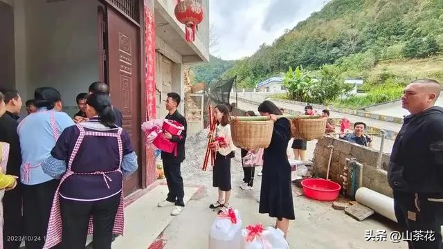 山东00后小姑娘不要彩礼，却提出3个条件，简直颠覆认知！