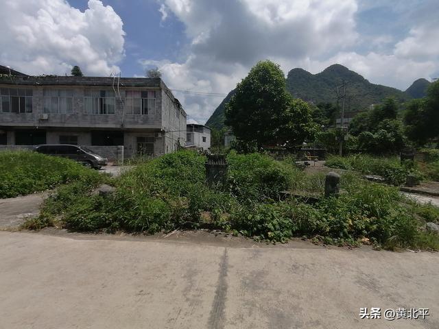 广西南宁市马山县乐圩300年古墓，墓主韦姓疑是兴隆土司韦贵后裔