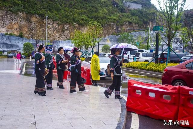 这几天去打卡花江峡谷大桥的人肯定会失望，虽云雾缭绕却在维护中