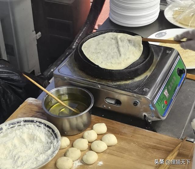 山西长治在三省交界处，这里坐飞机火车方便，潞城甩饼配卤肉好吃