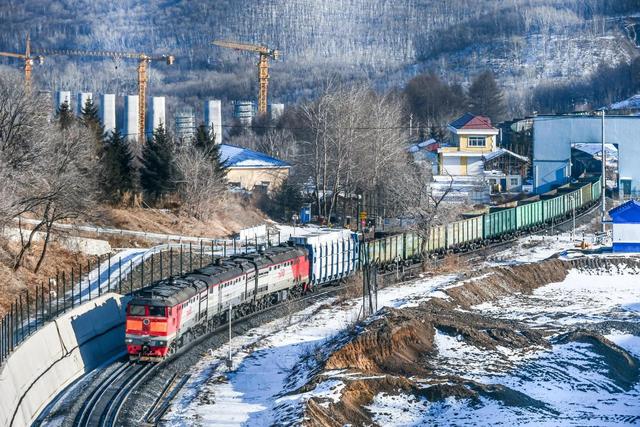 用心险恶，泽连斯基：俄正向中国放弃部分主权，幅度之大历史罕见