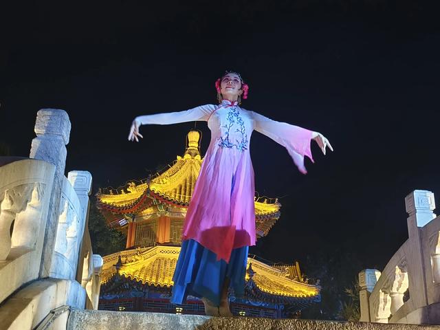 保定古莲花池夜游演出《莲池夜话·四喜良缘》,解锁古城新玩法!