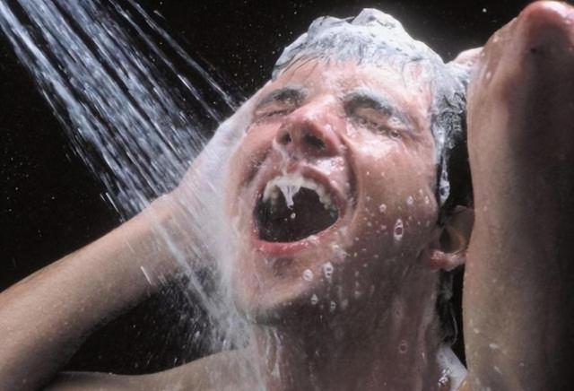 又一起吃沙坦药猝死！医生再三劝告：冷天吃降压药，要警4点！