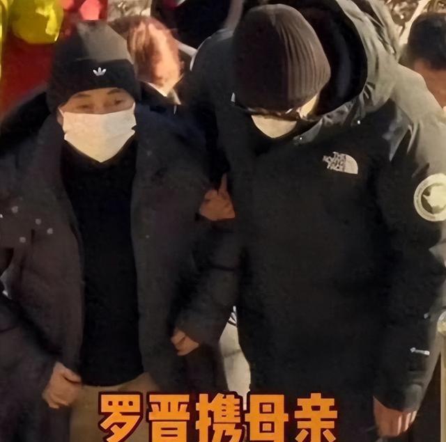 婚变传闻后，罗晋携任素汐与母亲去祈福，撕下了唐嫣仅存的体面