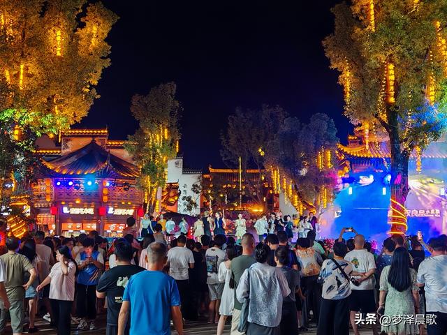 云梦：七夕祥云湾 光影织鹊桥