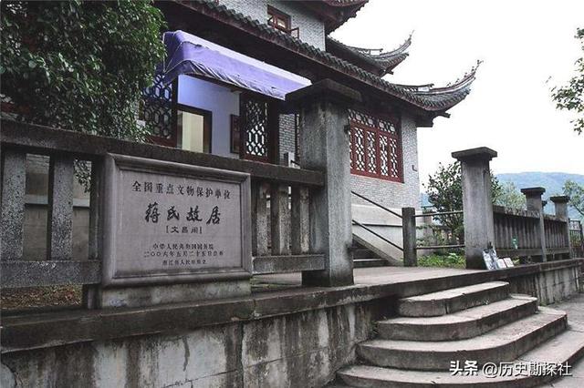 这就是蒋介石父母的真实样貌，其父外号“埠头黄鳝”，罕见老照片