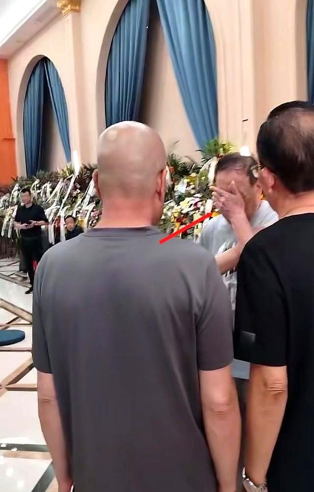 李金斗现身杨少华灵堂！几个儿子高下立判，杨议一做法被指不合适