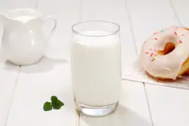 热牛奶就等于毒牛奶？专家：加热牛奶有4个大坑，不想生病赶紧改图片