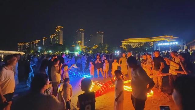汉川天屿湖“粉红夏日”狂欢季 国潮凤凰秀震撼夜空