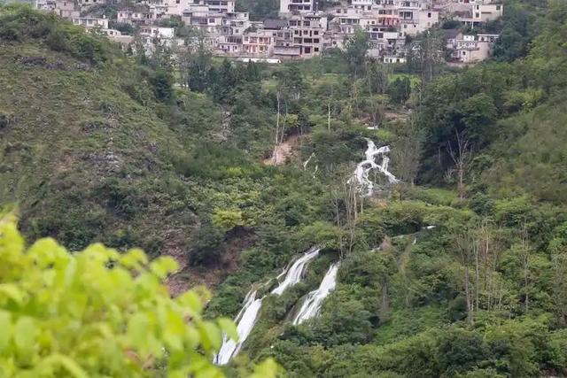 从苍木岭到小关岭，两次秦岭避雨，我们到底丢了多少乡村温情