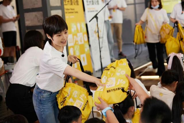 嫁法国老头真相大白5个月后，41岁李宇春近况曝出，一点也不意外