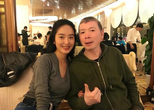 徐帆不再隐忍，高调回应和冯小刚离婚传闻，16字回应字字扎心