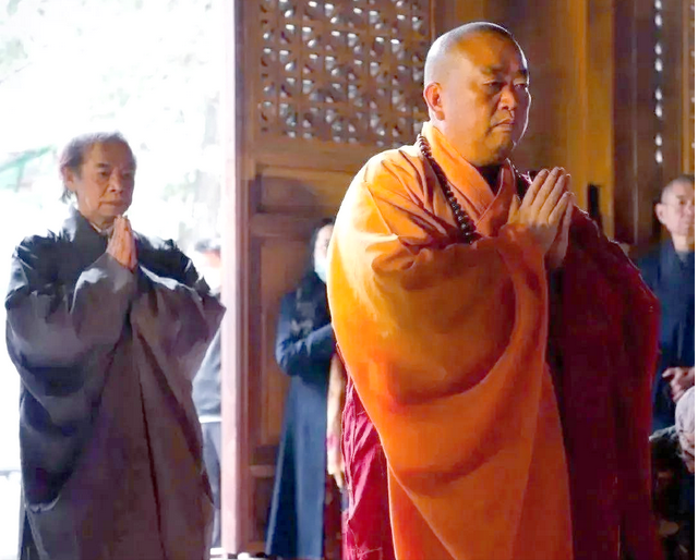 拔萝卜带泥！释永信倒台后，最惨的不是女明星，而是捐了46亿的他