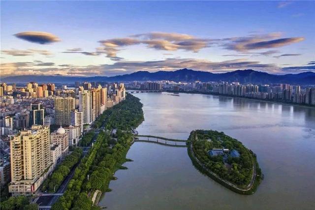 广东“巨无霸”地级市，面积比广州、湛江都大，人口不到深圳13