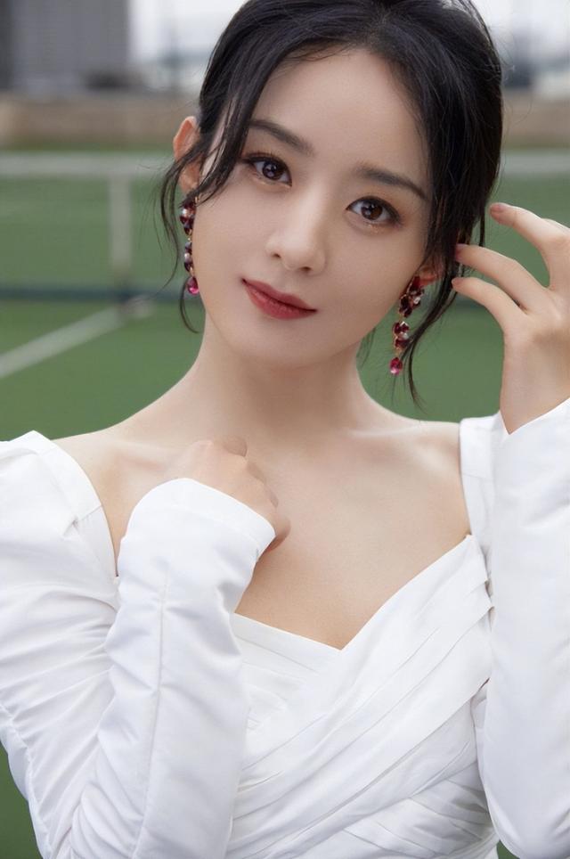 冯绍峰也没想到，被官媒高调官宣喜讯的赵丽颖，证实陈晓没说错