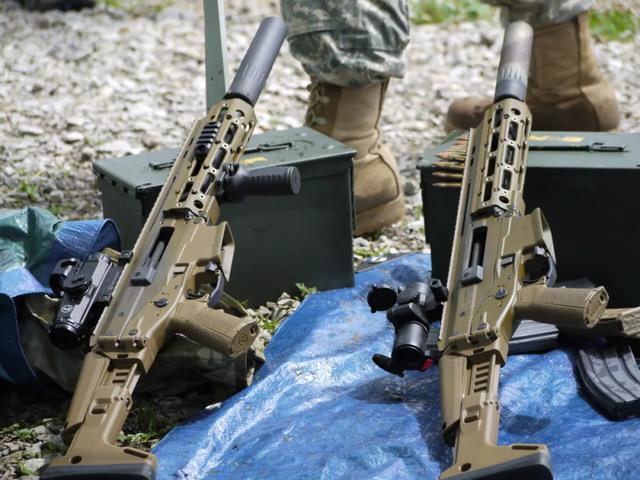 SCAR系列步枪宣布停产！哪些“世界名枪”原来都是被游戏捧红的？