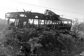 巴俾路支省校车遭炸弹袭击，致6死42伤图片