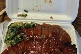 香港真穷人盒饭10元有肉没菜，分量少到可怜，网友：好吃就多吃图片
