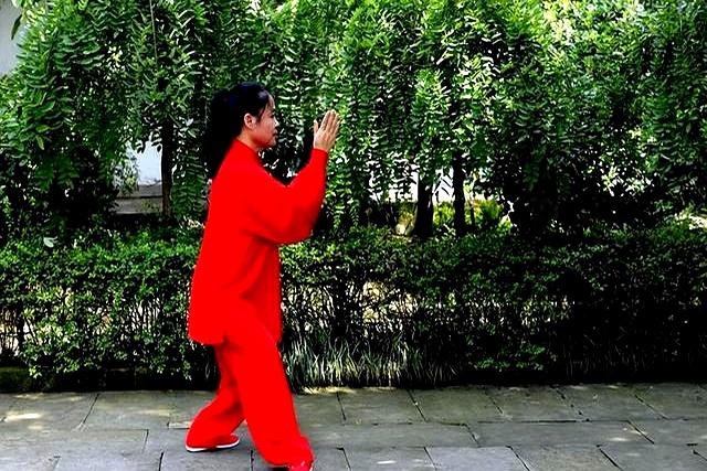 练八段锦别只记动作！5个秘诀，新手也能练出真效果