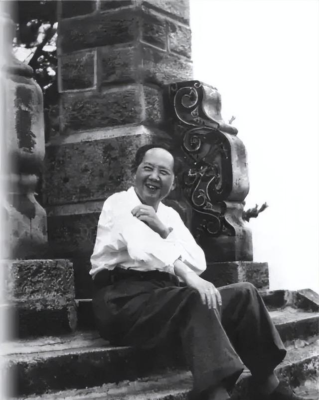 毛主席为何一生不进故宫，终生再未回延安？周总理的谈话道出实情