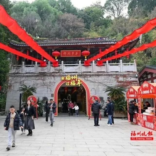 在城市中轴，漫步千年繁华，邂逅人间烟火！