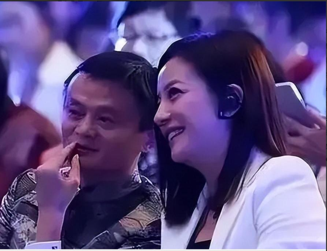 封杀四年，49岁赵薇突传消息，因胃癌去世传闻5个月前就真相大白