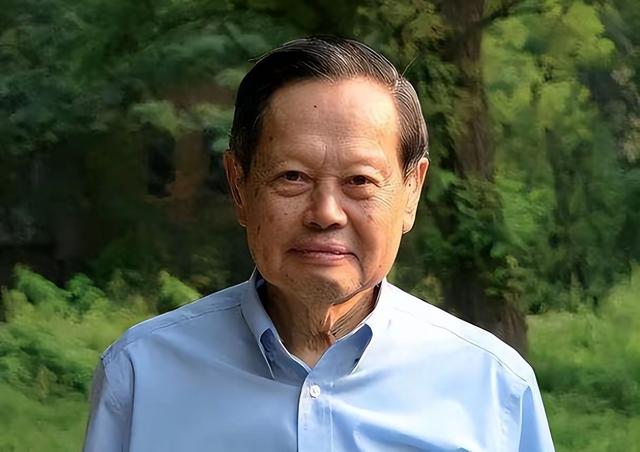 翁帆也没想到，丈夫杨振宁去世后，竟因生前一个举动再次口碑升华