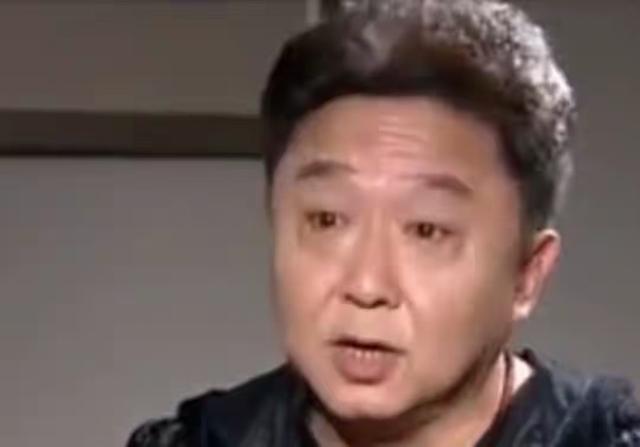 钱再多也没用，官媒出手揭露岳云鹏夫妇真实现状，走上于谦的老路