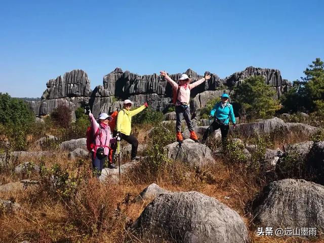 走石林仙女湖、观雷打石石林,徒步穿越绵延石林间,我们惊叹不已