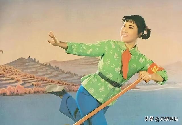 吃里爬外，永不回国？她带领30名演员选择留美，如今年过花甲归来