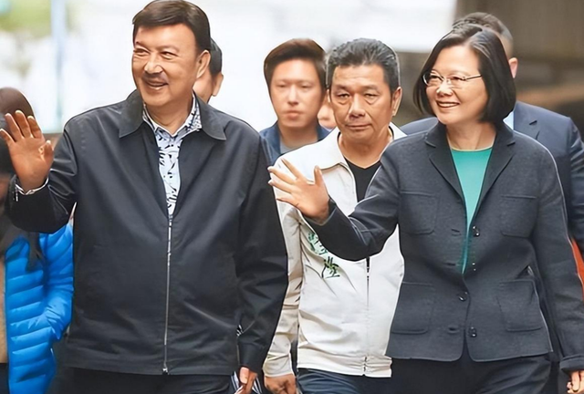 曾是一代歌王，后来成人尽皆知的台独分子，如今家破人亡下场凄凉